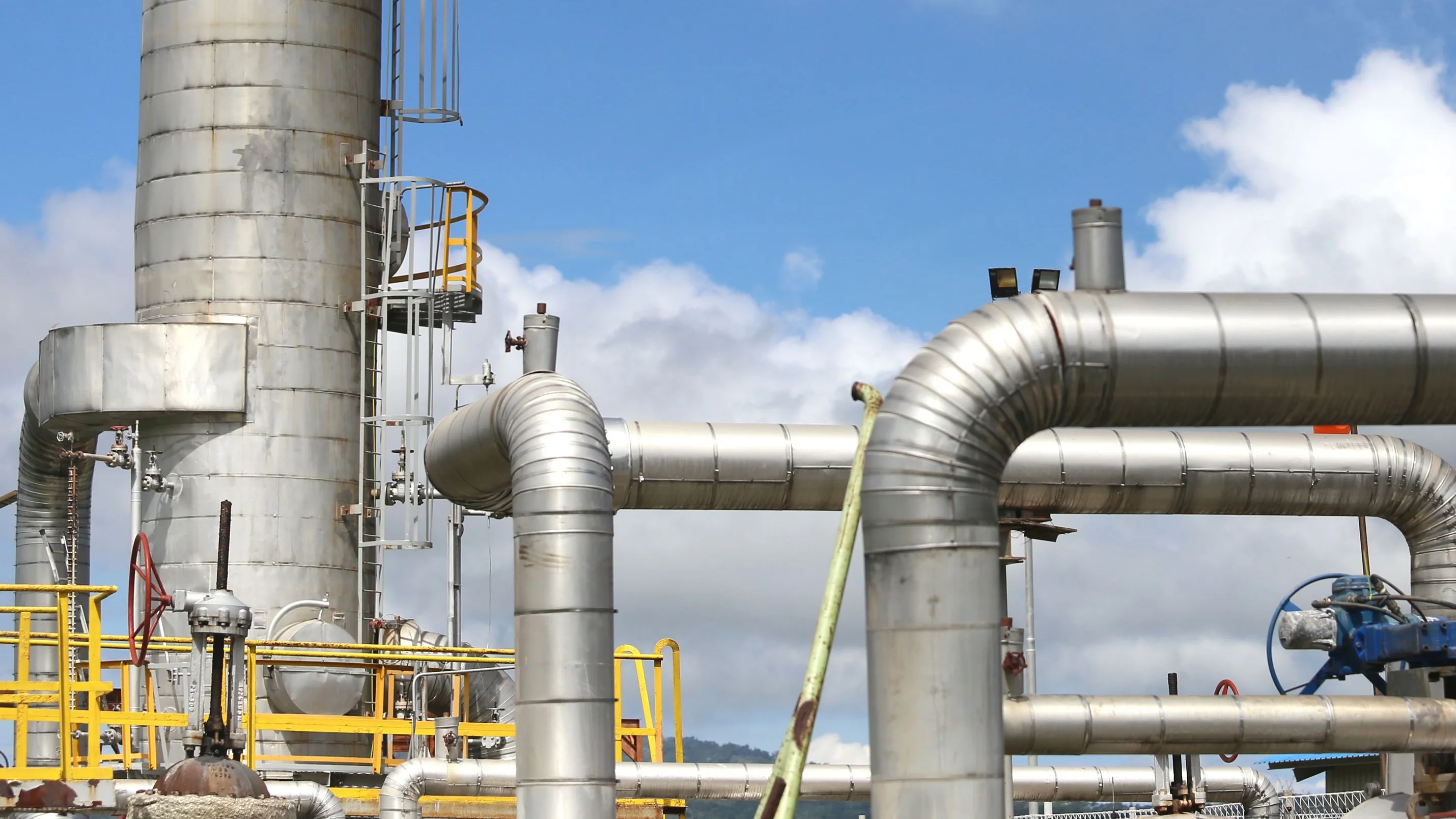 Insulated process piping, valves and a separator vessel at an outdoor gas processing facility.